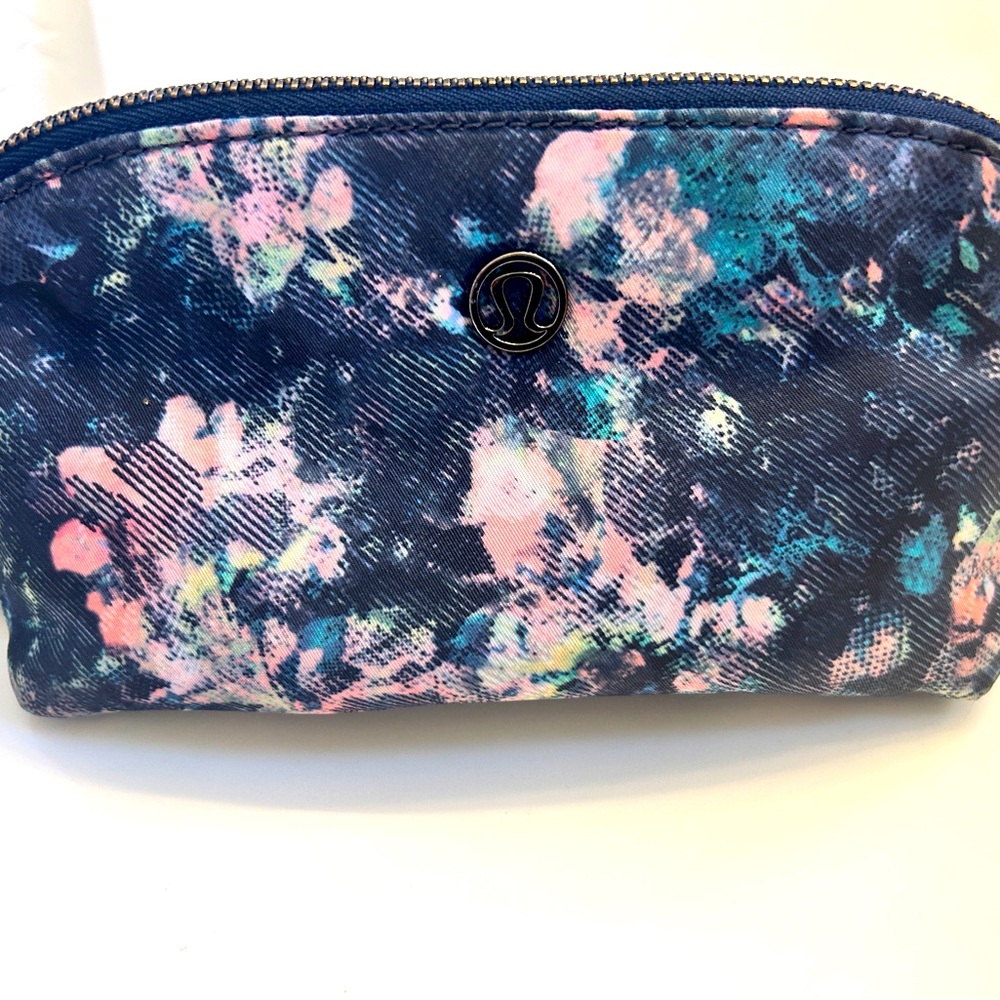 Lululemon makeup bag